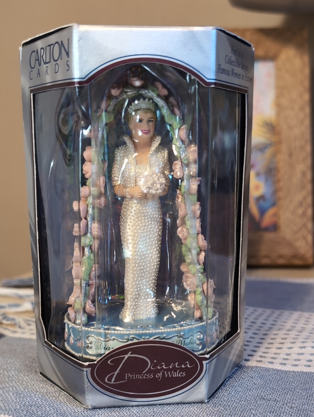1998 Carlton Cards Heirloom Collection "Diana, Princess of Wales"